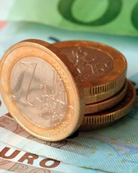 

Банкноты и монеты евро

